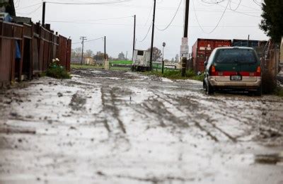 California flooding victims cleared to return to ravaged farm town